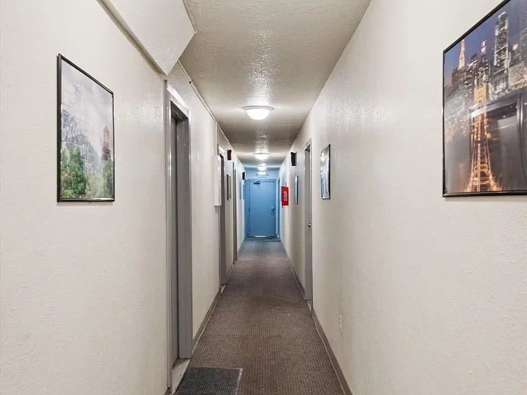 Watergate Apartments — Photo 7