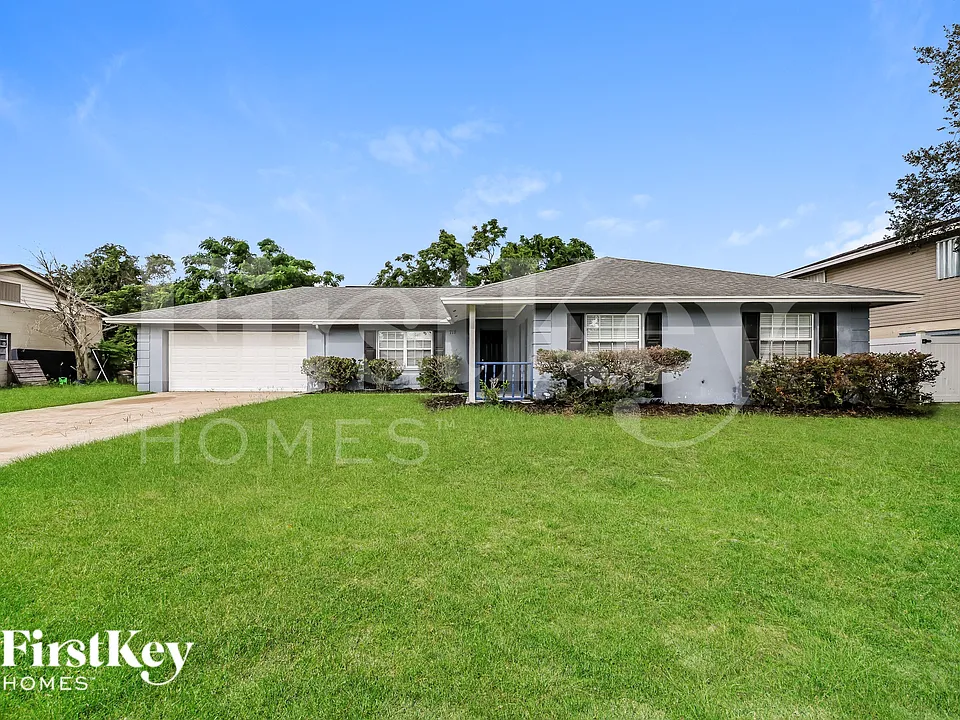 718 Kingswood Loop
