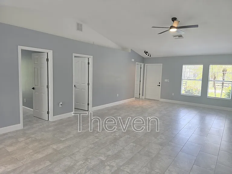 805 E 13th St — Photo 21