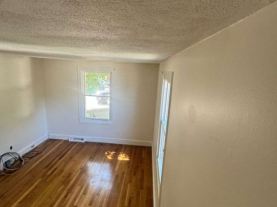 2nd image of 44 Raldne Rd