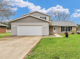1104 S Garden Ct, Mahomet, IL