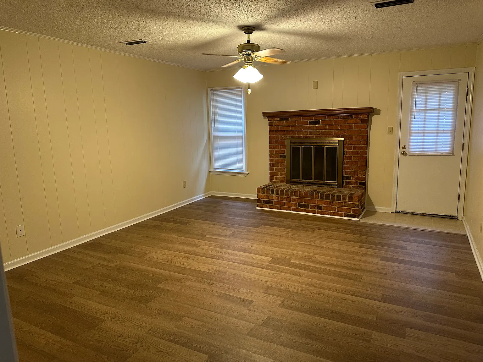 3 bed, 2.5 bath, 1824 sqft, $2,200 — Photo 4