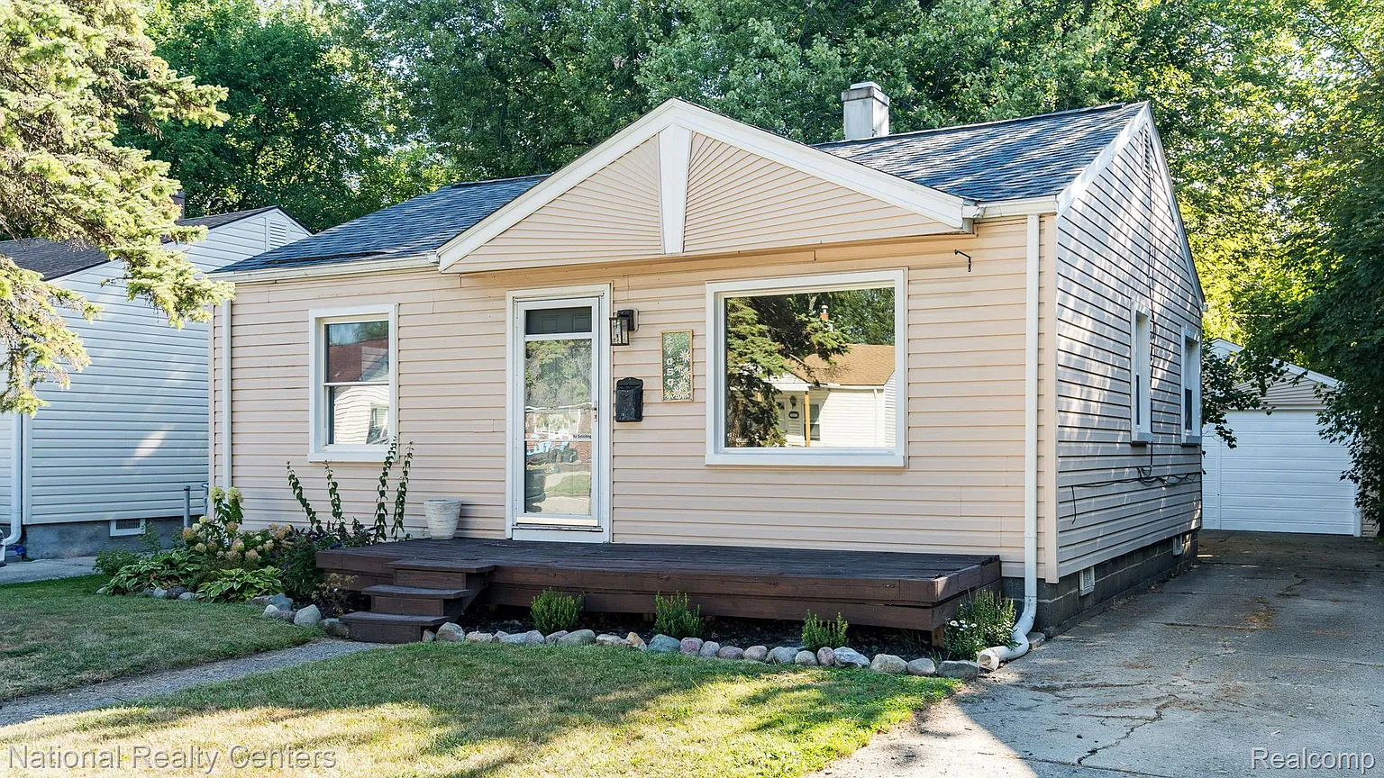 27050 Palmer Blvd photo 1