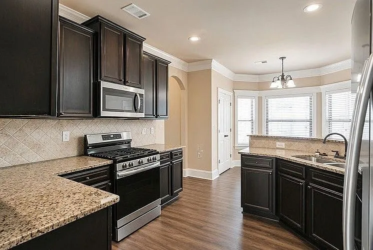 5 bed, 4.0 bath, 2620 sqft, $3,695 — Photo 4