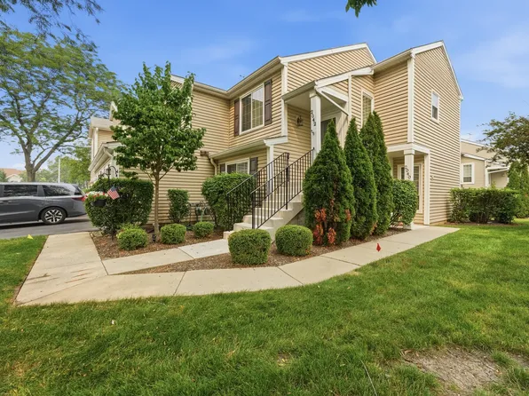 2042 Windemere Cir, Schaumburg, IL 60194