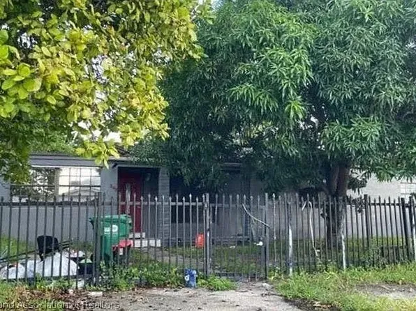 845 NW 144th St, Miami, FL 33168
