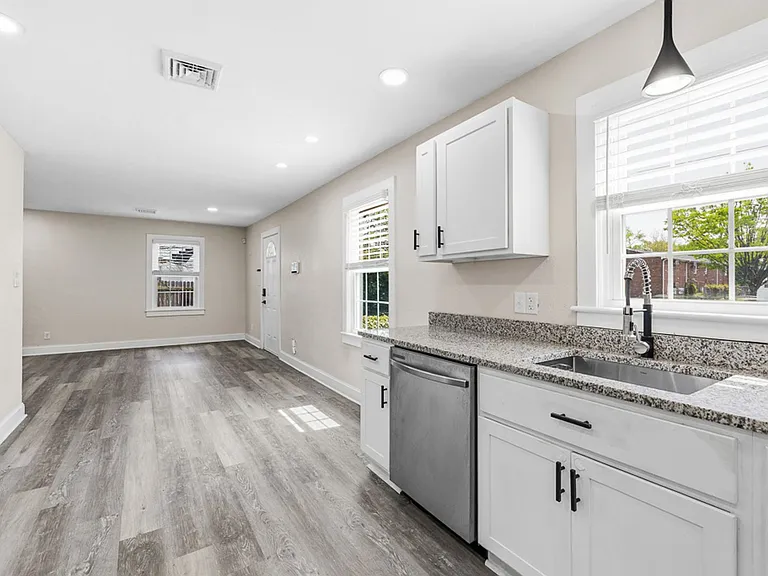 408 E Little Creek Rd — Photo 9