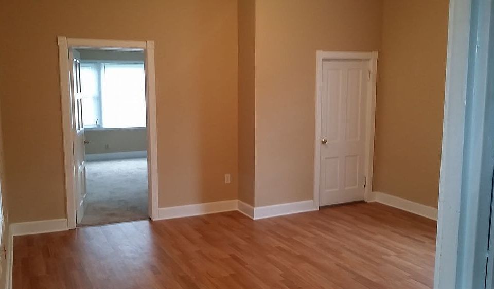 2nd image of 2214 Avondale Pl