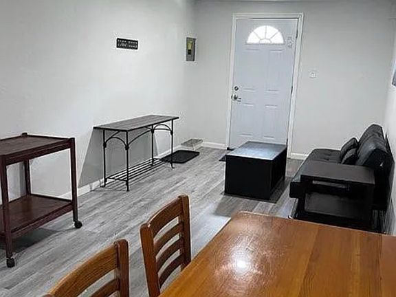 2nd image of 504 Lee St Unit A