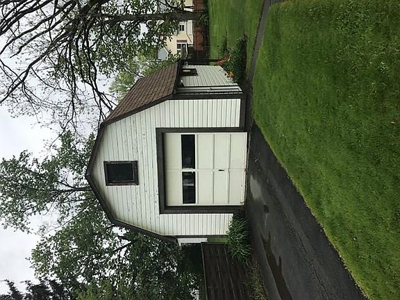 2nd image of 913 Spruce St
