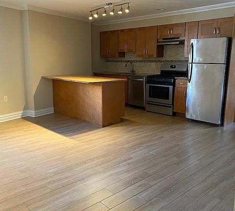 4th image of 254 Grove St APT 1
