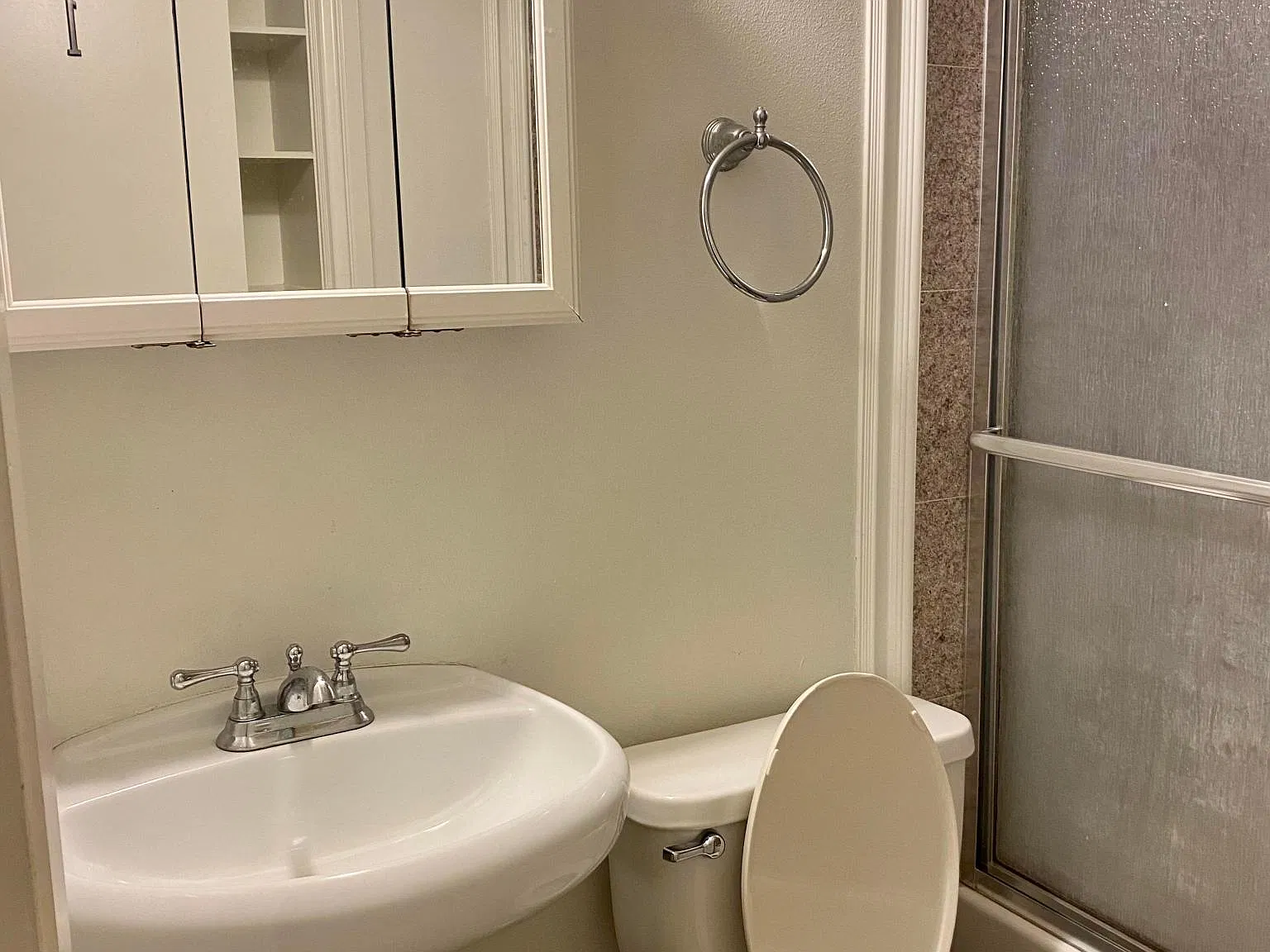 1 bed, 2963 sqft, $1,100 — Photo 3