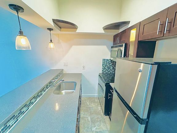 3rd image of 32 Garnet St #4