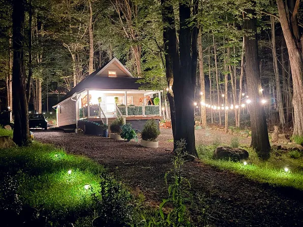 1154 Arrowhead Dr, Pocono Lake, PA 18347