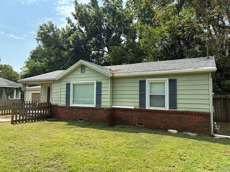 504 E Sunshine St — Photo 3