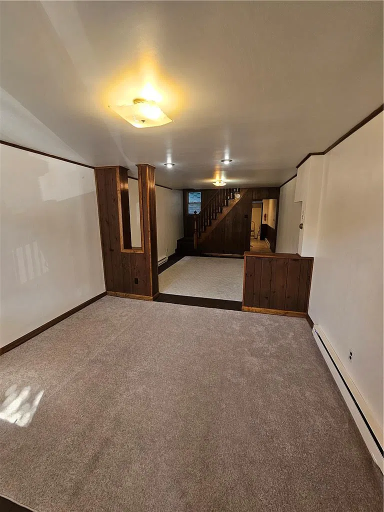3 bed, 1.0 bath, 1050 sqft, $1,000 — Photo 3