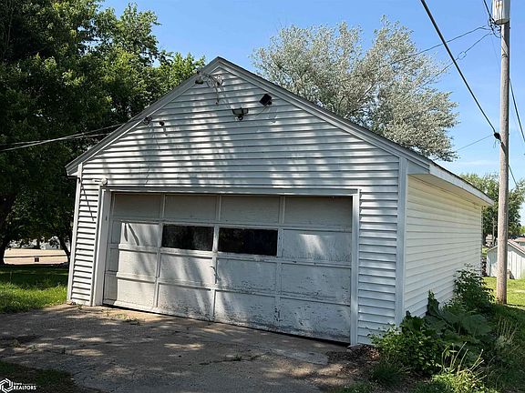 3rd image of 311 Oak Ave