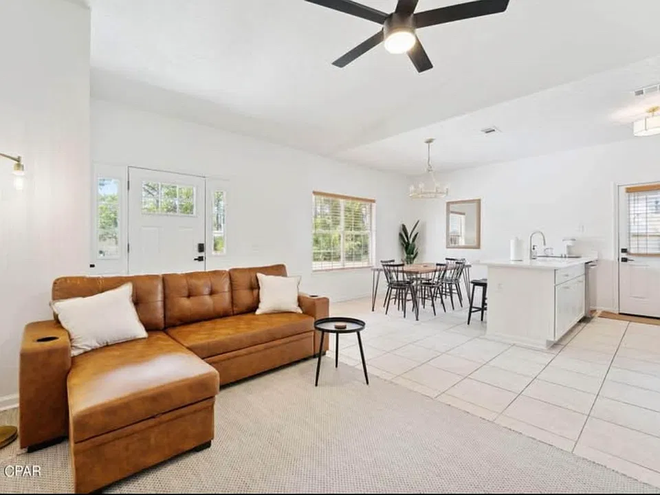 6221 Poinciana Dr