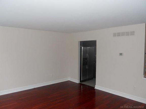 4th image of 37113 Clubhouse Dr #7