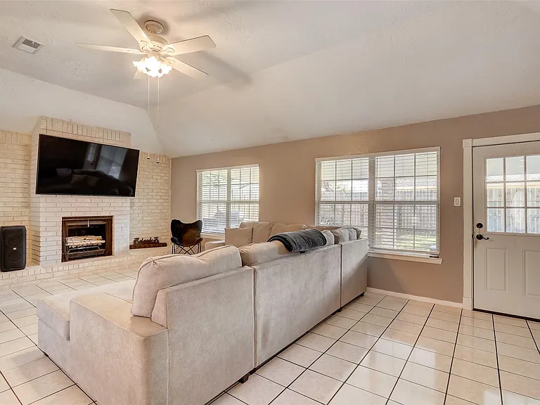 9910 Willmont Rd — Photo 11