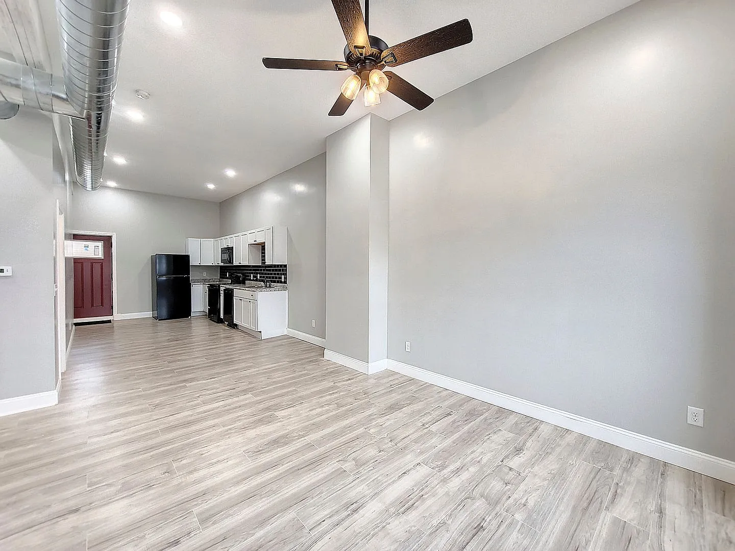 1 Bed/1 Bath Fully Renovated Apartment — Photo 2
