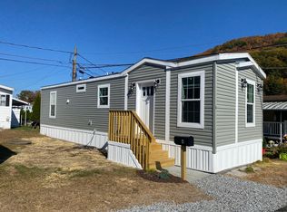 4 2nd St, Beacon Falls, CT 06403