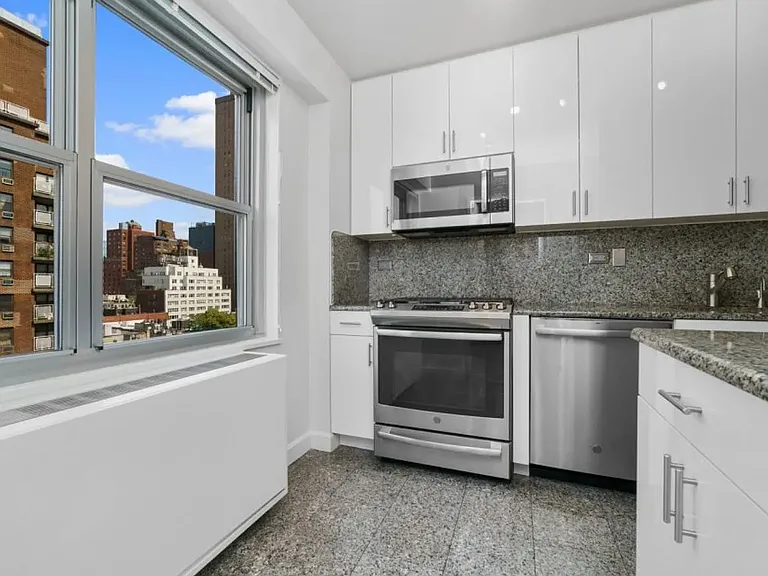 1520 York Ave #6H — Photo 5