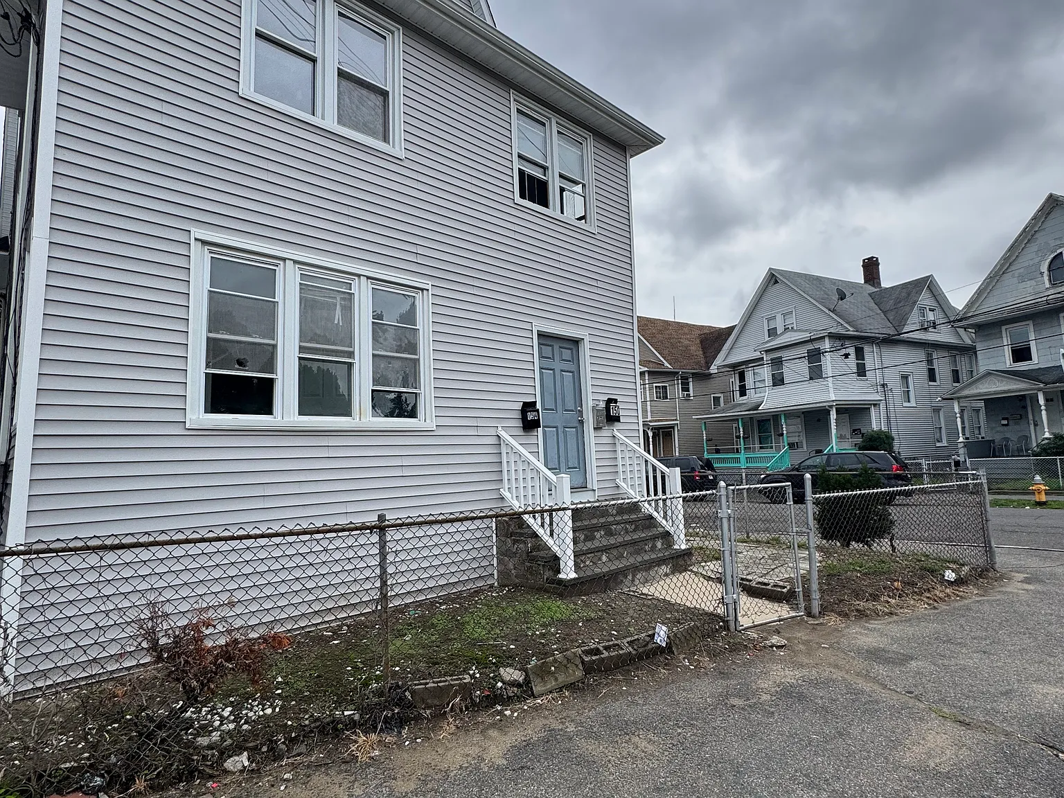 3 bed, 1200 sqft, $2,400 — Photo 3