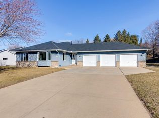 2559 Nemitz Ave E, Maplewood, MN 55119