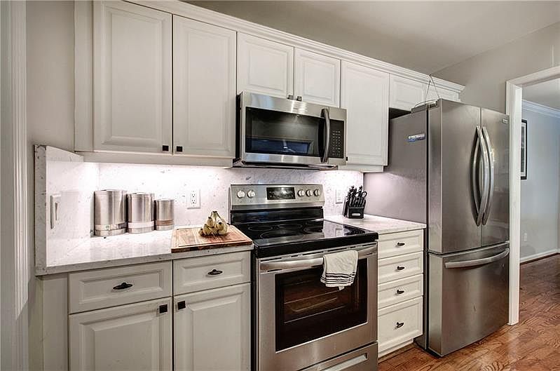 1st image of 505 Bainbridge Dr
