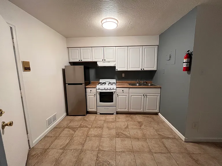 SAN MATEO SUITES — Photo 29