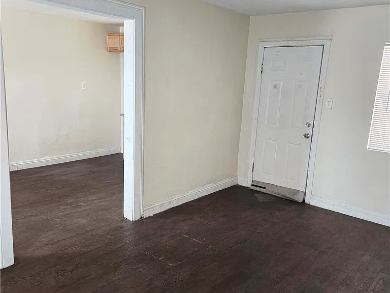 413 W Van Buren Ave #9 — Photo 15