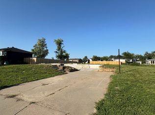 4009 N 215th St, Elkhorn, NE 68022