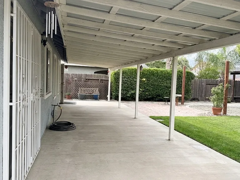 16920 Yvonne Dr — Photo 31