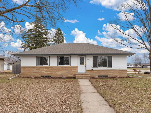 237 S Chestnut St, Belle Plaine, MN 56011