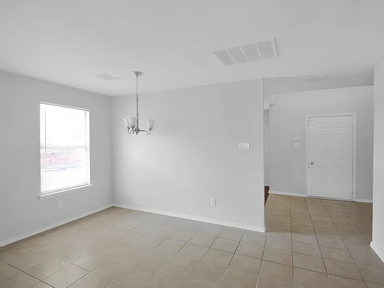 2905 Frontier Ln — Photo 7