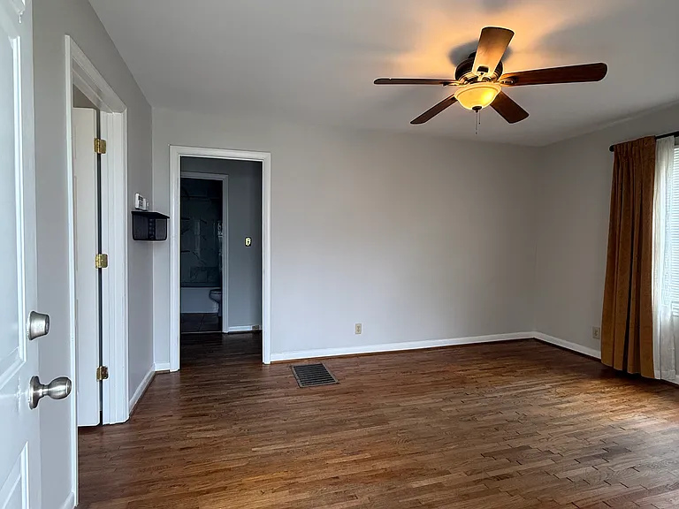 3407 Elkins Ave — Photo 5