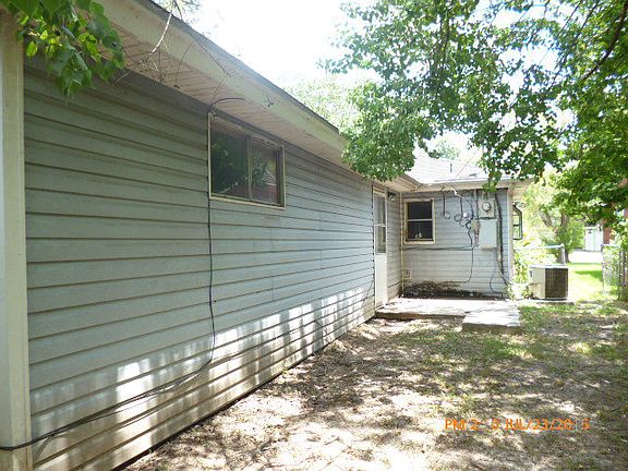 2nd image of 2311 Ingersol Ave