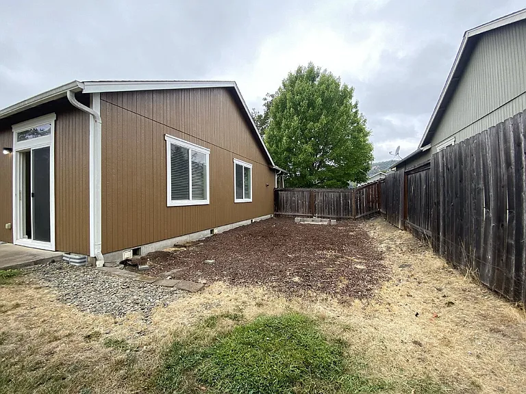 660 Callahan Dr — Photo 36