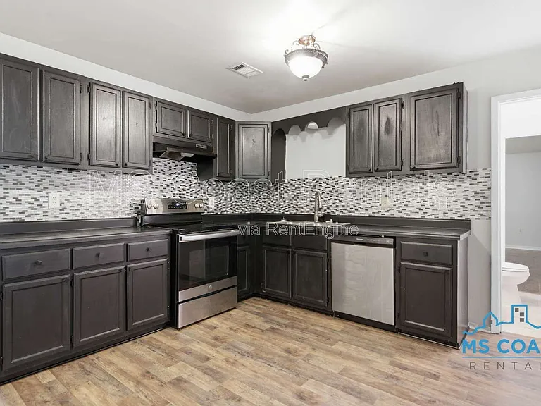 1601 Lewis Ave — Photo 9