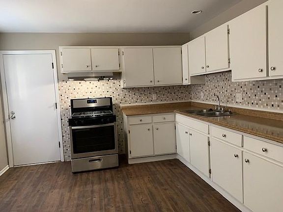 3rd image of 2540 Oakwood Manor Dr