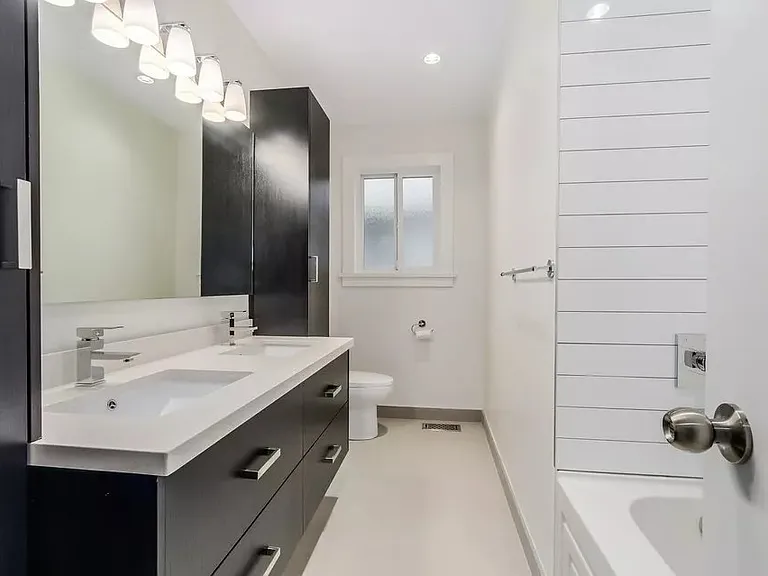 2680 Trinity St #UPPER — Photo 12