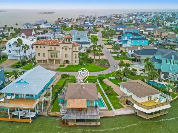 1222 Oahu Dr, Tiki Island, TX 77554