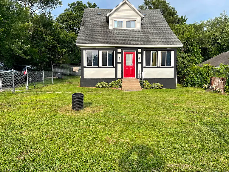 518 Leenhouts St — Photo 4