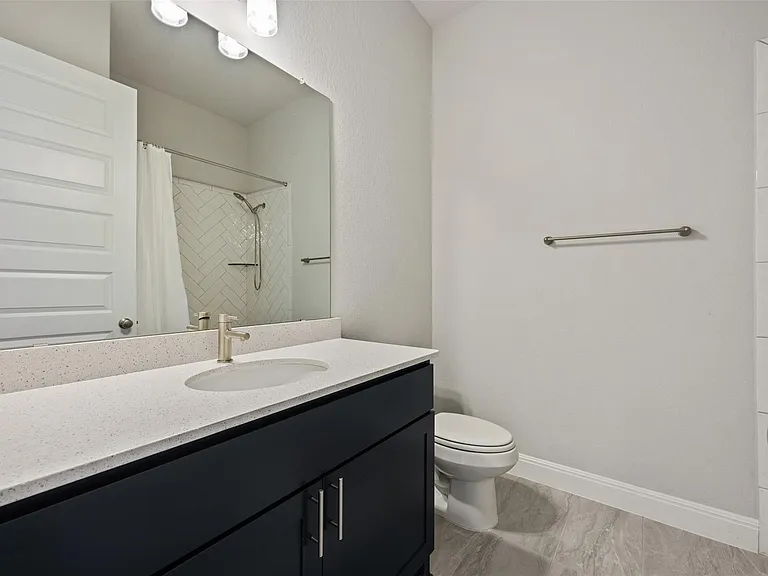686 Treadwell Ln — Photo 32