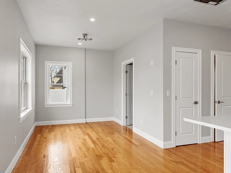 10 Windsor St #1 — Photo 18