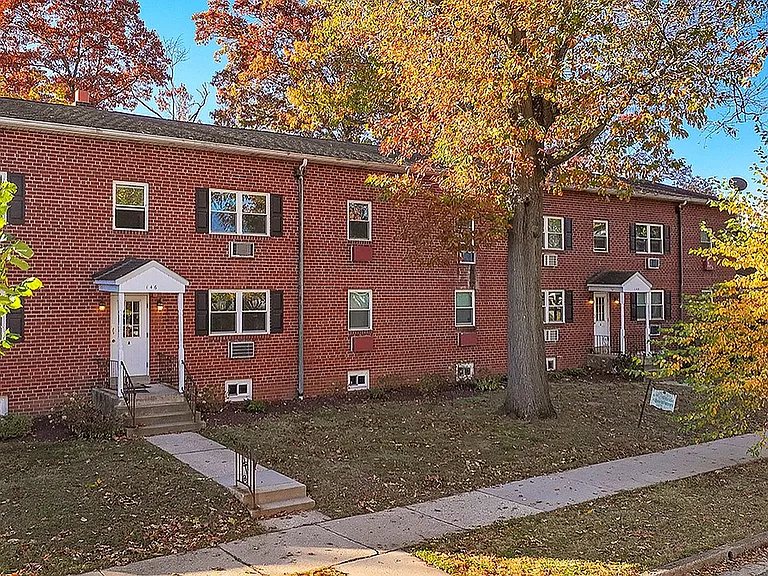 6th Avenue Apts Exterior