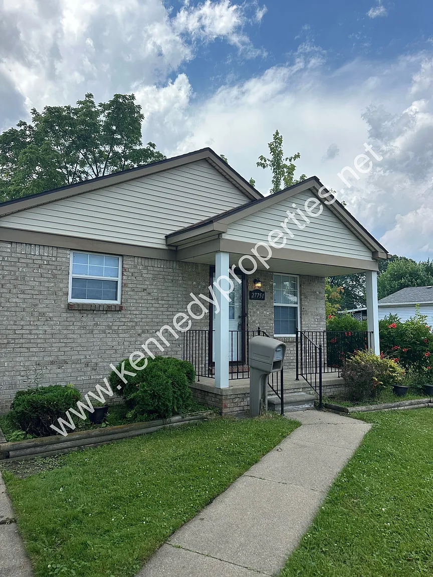 27751 Lasslett St photo 1