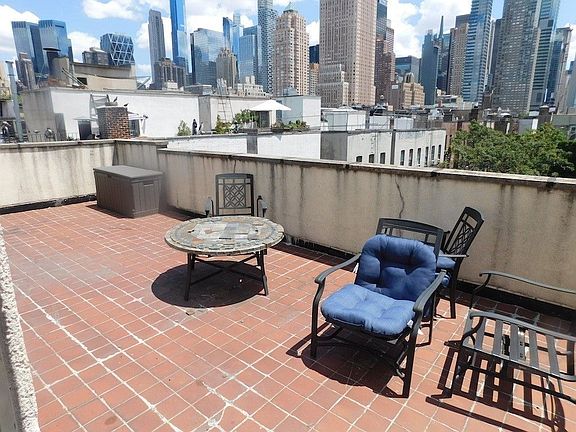 3rd image of 457 W 46th St #5AA