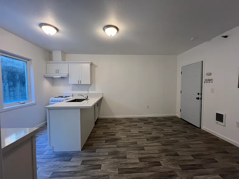 212 E Wishkah St #205 — Photo 8